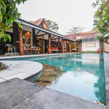 Oyo 1757 Villa Dende Labuan Labuan Lombok Exterior foto